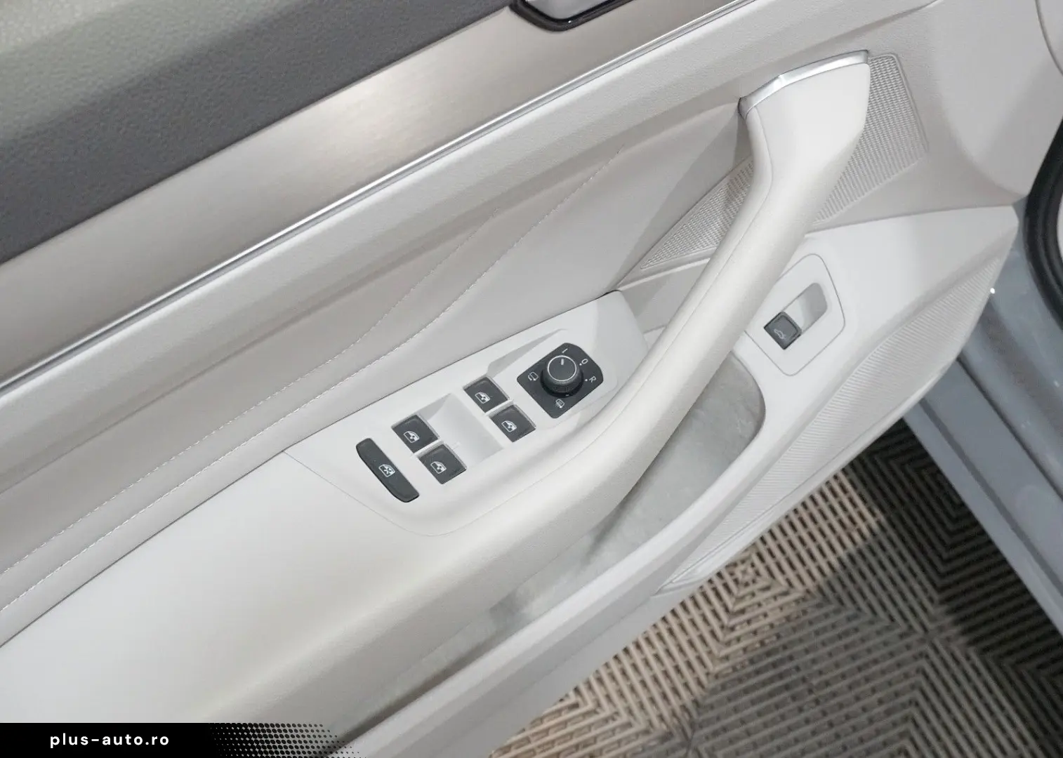 VW Passat Variant Elegance 4Motion ACC MATRIX AHK