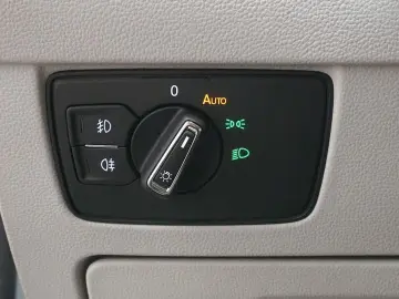 VW Passat Variant Elegance 4Motion ACC MATRIX AHK