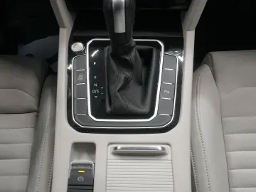 VW Passat Variant Elegance 4Motion ACC MATRIX AHK