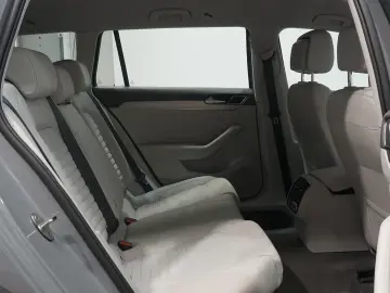 VW Passat Variant Elegance 4Motion ACC MATRIX AHK