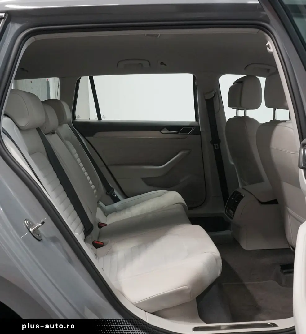 VW Passat Variant Elegance 4Motion ACC MATRIX AHK