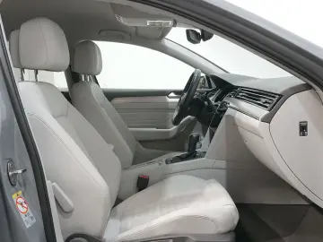 VW Passat Variant Elegance 4Motion ACC MATRIX AHK