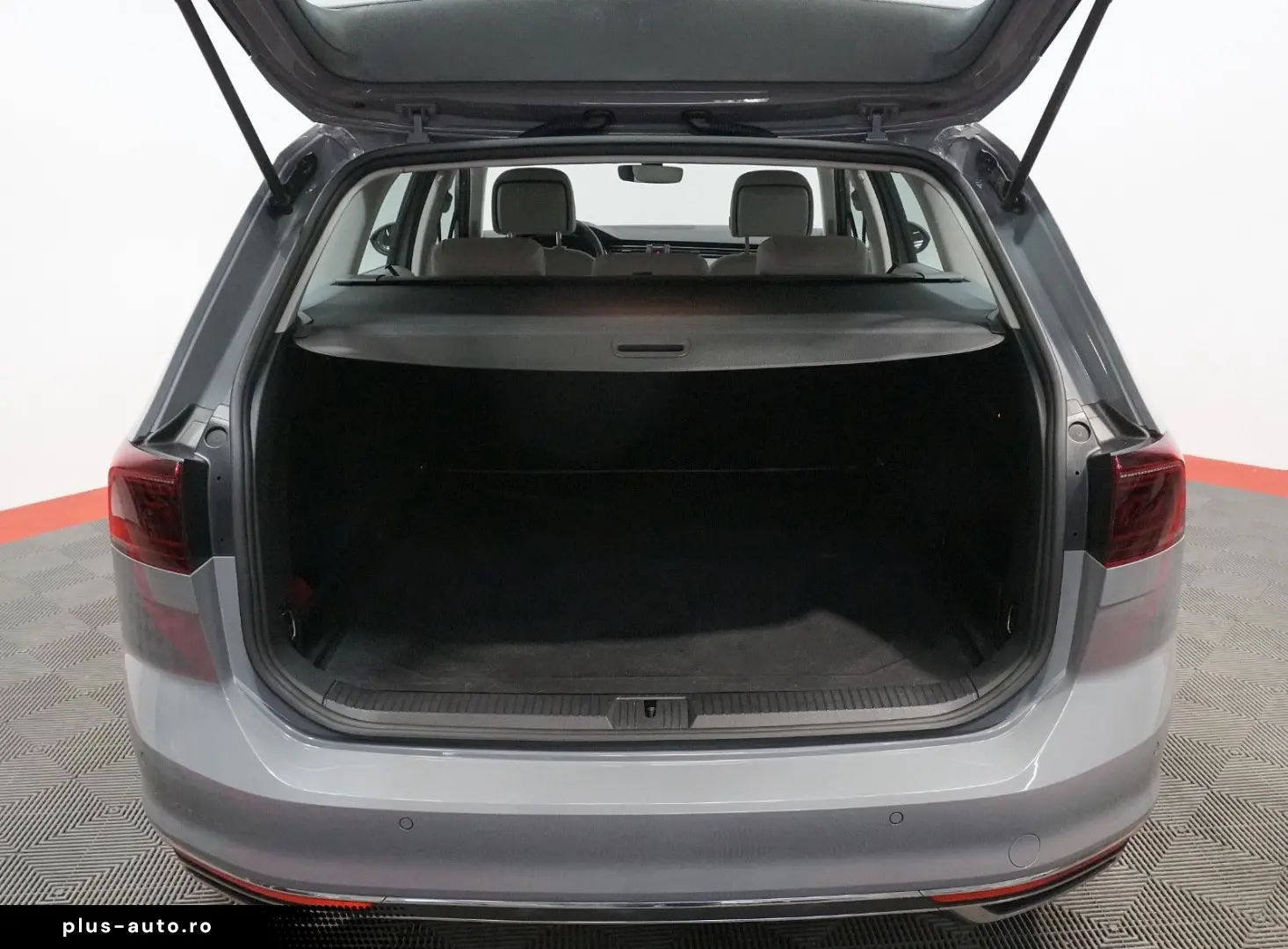 VW Passat Variant Elegance 4Motion ACC MATRIX AHK