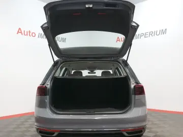VW Passat Variant Elegance 4Motion ACC MATRIX AHK