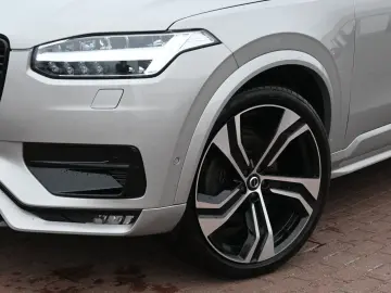 VOLVO XC90 B5 AWD Ultimate Dark