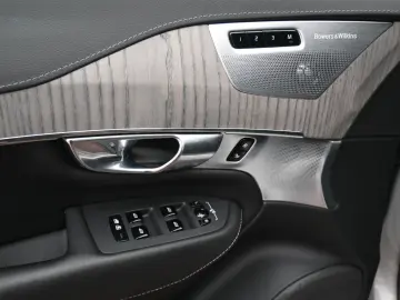 VOLVO XC90 B5 AWD Ultimate Dark