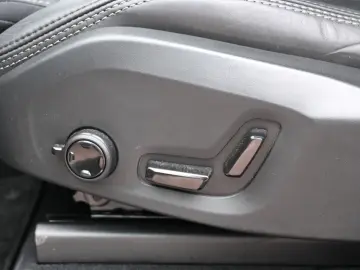 VOLVO XC90 B5 AWD Ultimate Dark