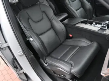 VOLVO XC90 B5 AWD Ultimate Dark