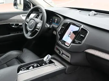 VOLVO XC90 B5 AWD Ultimate Dark