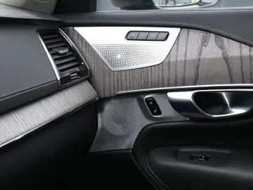 VOLVO XC90 B5 AWD Ultimate Dark