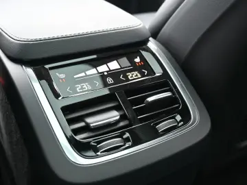 VOLVO XC90 B5 AWD Ultimate Dark