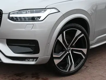 VOLVO B5 AWD Ultimate Dark