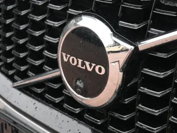 VOLVO B5 AWD Ultimate Dark