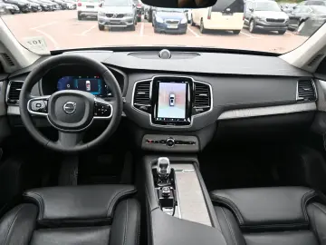 VOLVO B5 AWD Ultimate Dark