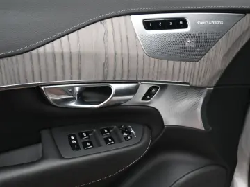 VOLVO B5 AWD Ultimate Dark