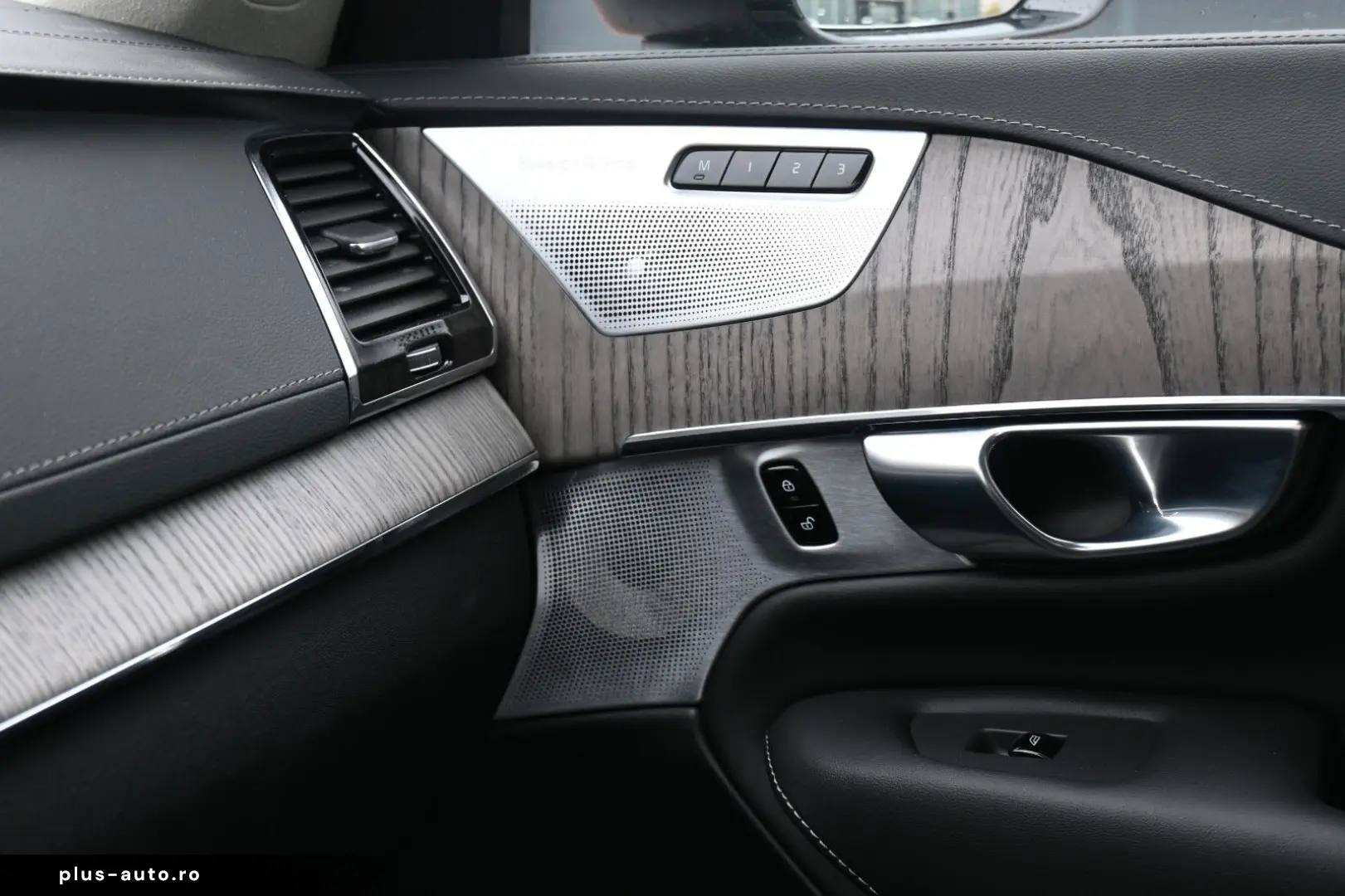 VOLVO B5 AWD Ultimate Dark