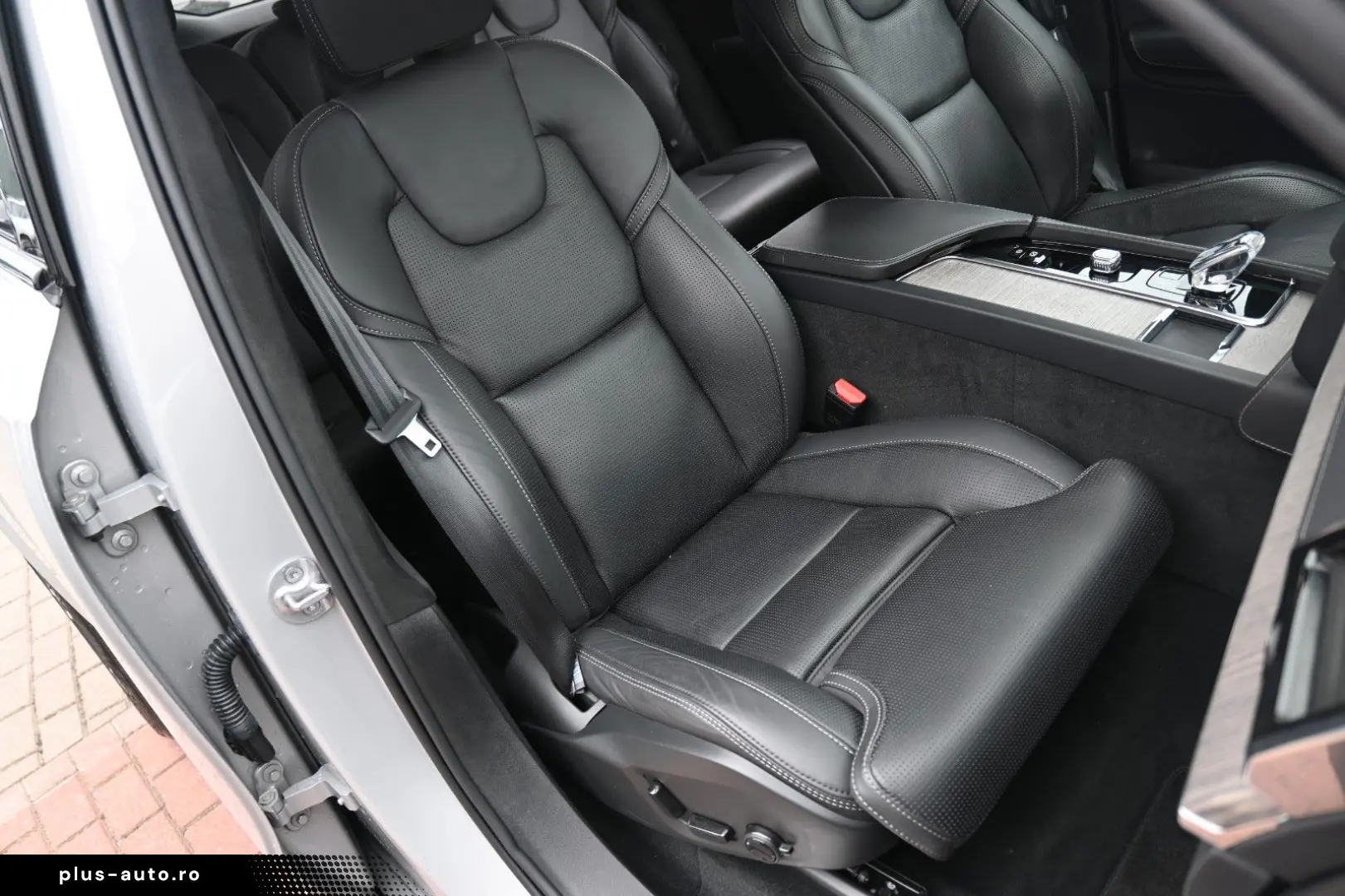 VOLVO B5 AWD Ultimate Dark