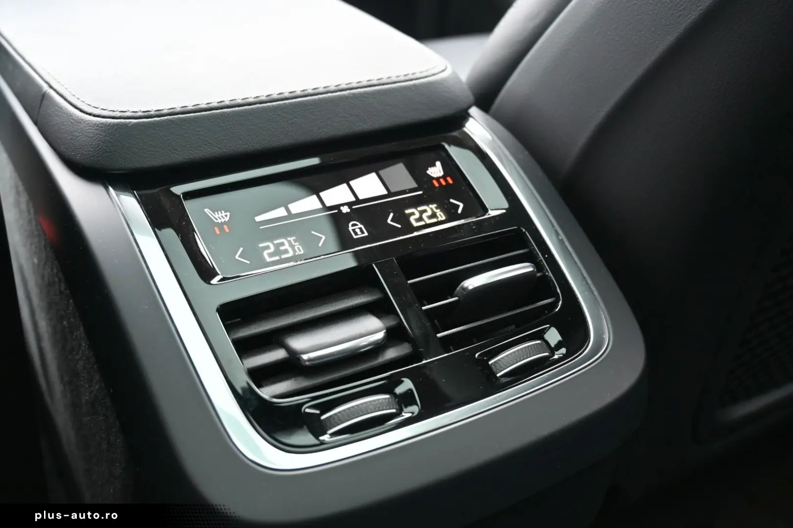 VOLVO B5 AWD Ultimate Dark