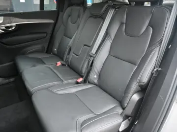 VOLVO B5 AWD Ultimate Dark