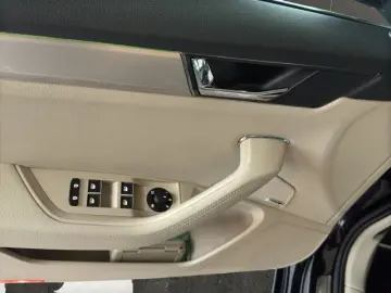 SKODA Superb Combi L&K 2.0TSI DSG 4x4  StndHzg DCC Pan