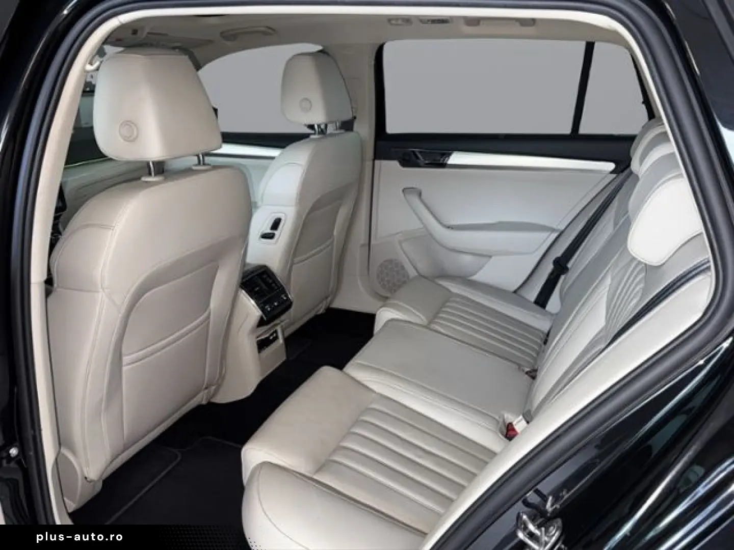 SKODA Superb Combi L&K 2.0TSI DSG 4x4  StndHzg DCC Pan