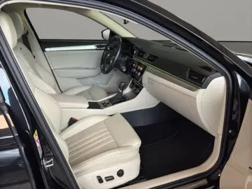 SKODA Superb Combi L&K 2.0TSI DSG 4x4  StndHzg DCC Pan