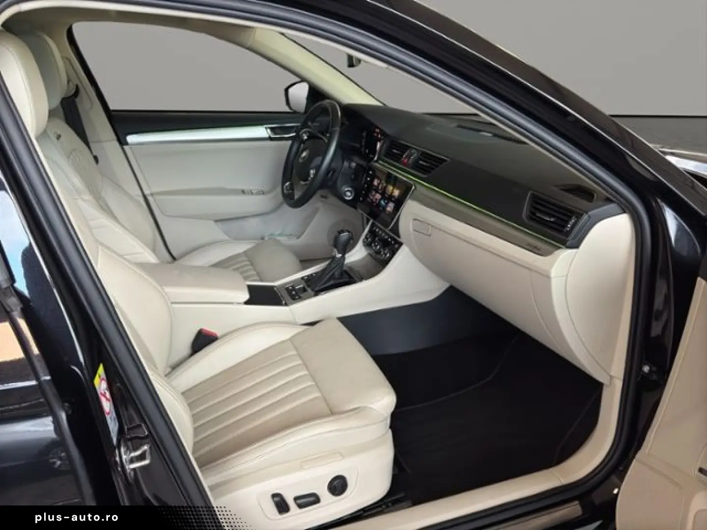 SKODA Superb Combi L&K 2.0TSI DSG 4x4  StndHzg DCC Pan