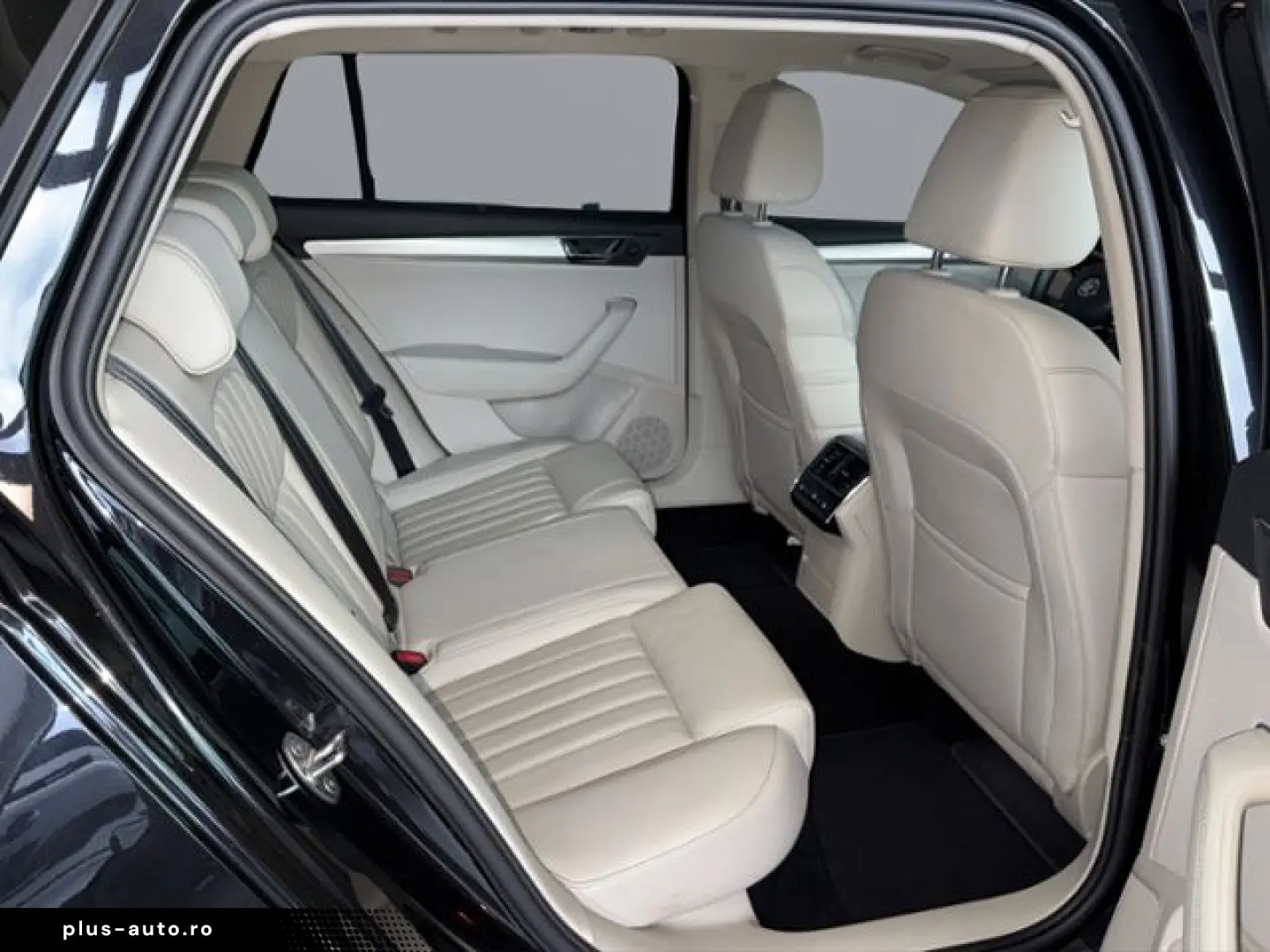 SKODA Superb Combi L&K 2.0TSI DSG 4x4  StndHzg DCC Pan