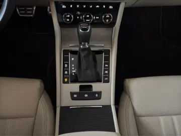 SKODA Superb Combi L&K 2.0TSI DSG 4x4  StndHzg DCC Pan