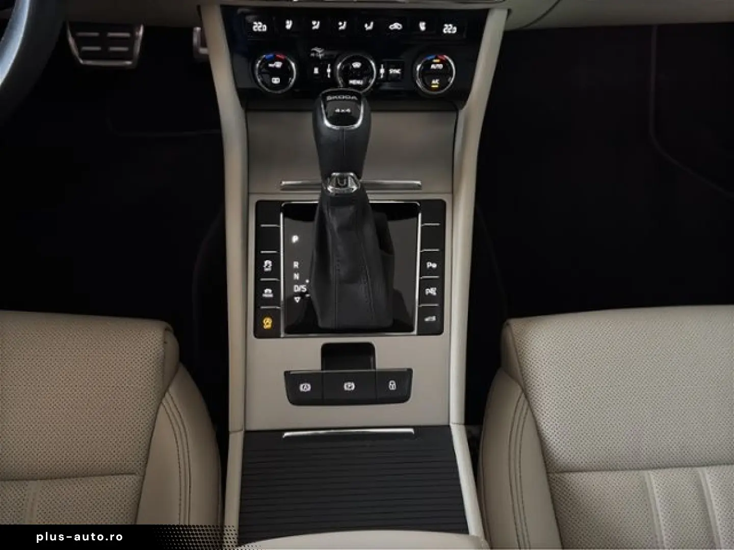 SKODA Superb Combi L&K 2.0TSI DSG 4x4  StndHzg DCC Pan