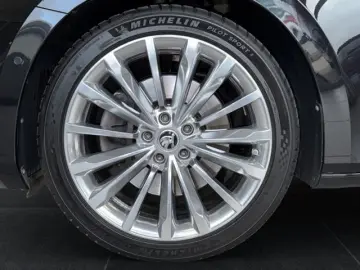 SKODA Superb Combi L&K 2.0TSI DSG 4x4  StndHzg DCC Pan