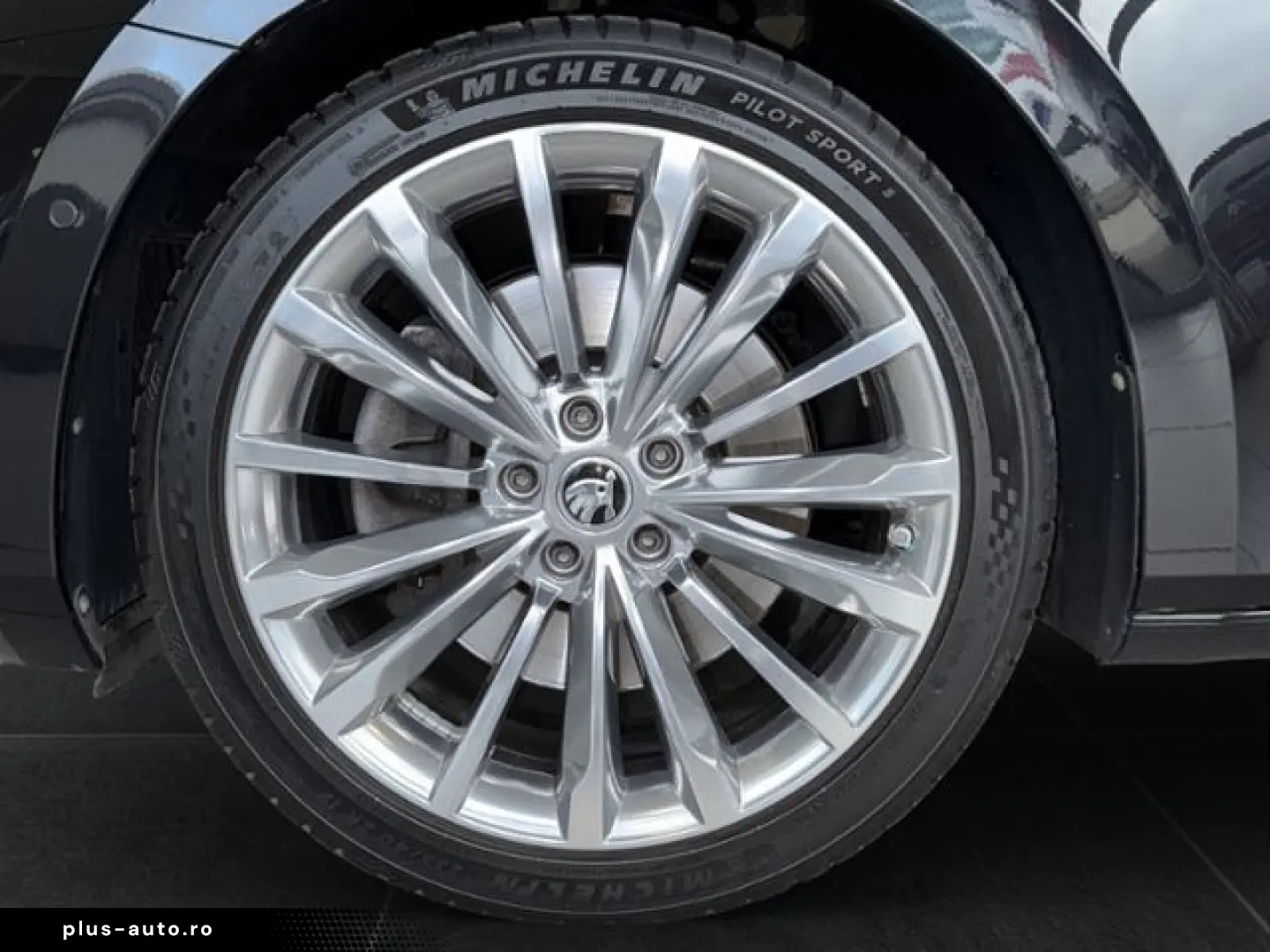 SKODA Superb Combi L&K 2.0TSI DSG 4x4  StndHzg DCC Pan