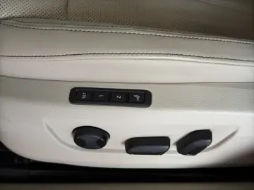 SKODA Superb Combi L&K 2.0TSI DSG 4x4  StndHzg DCC Pan