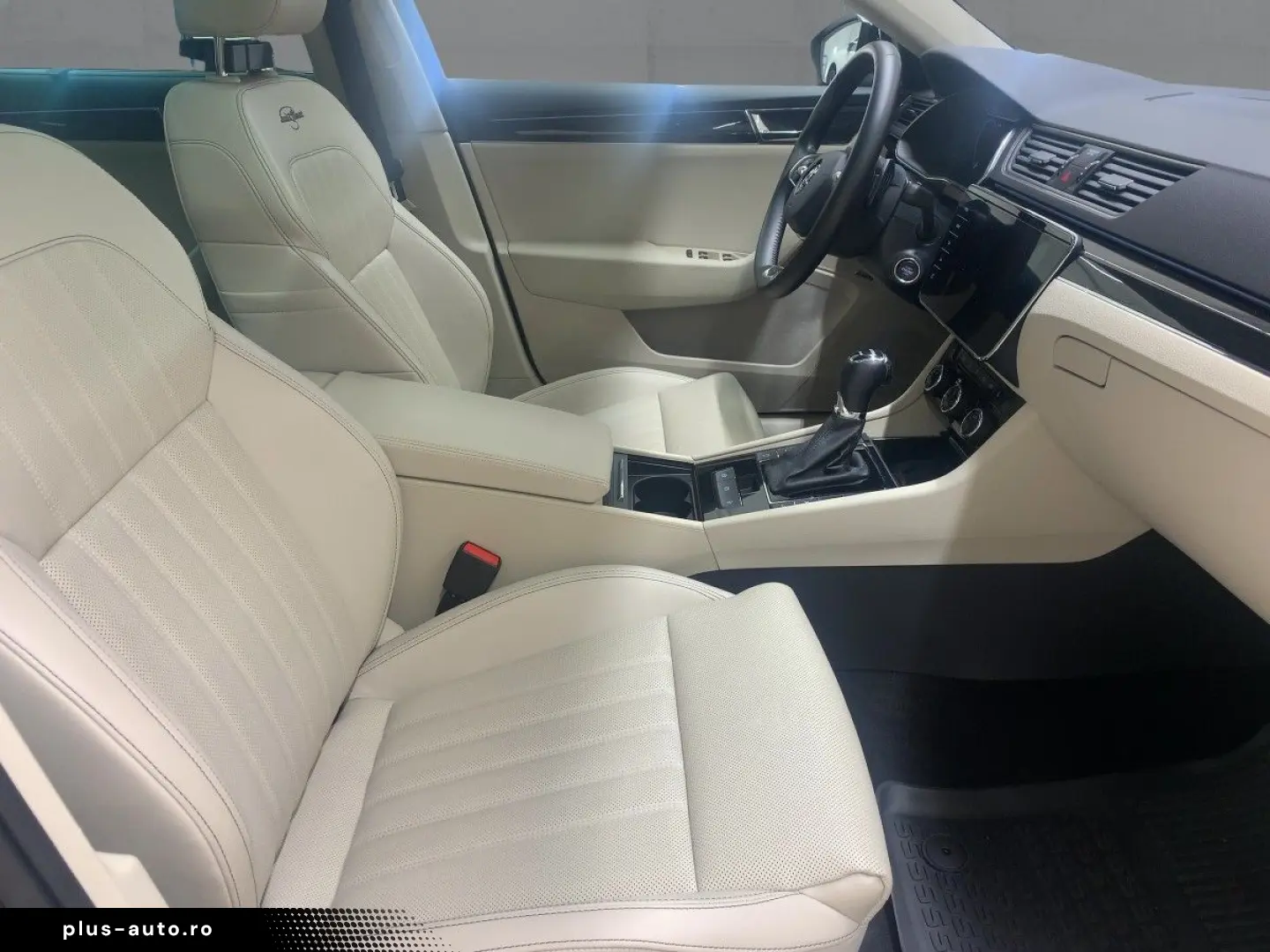 SKODA Superb Combi 2.0 TDI DSG L&K LED NAV ACC RFK AHK