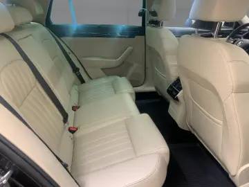 SKODA Superb Combi 2.0 TDI DSG L&K LED NAV ACC RFK AHK