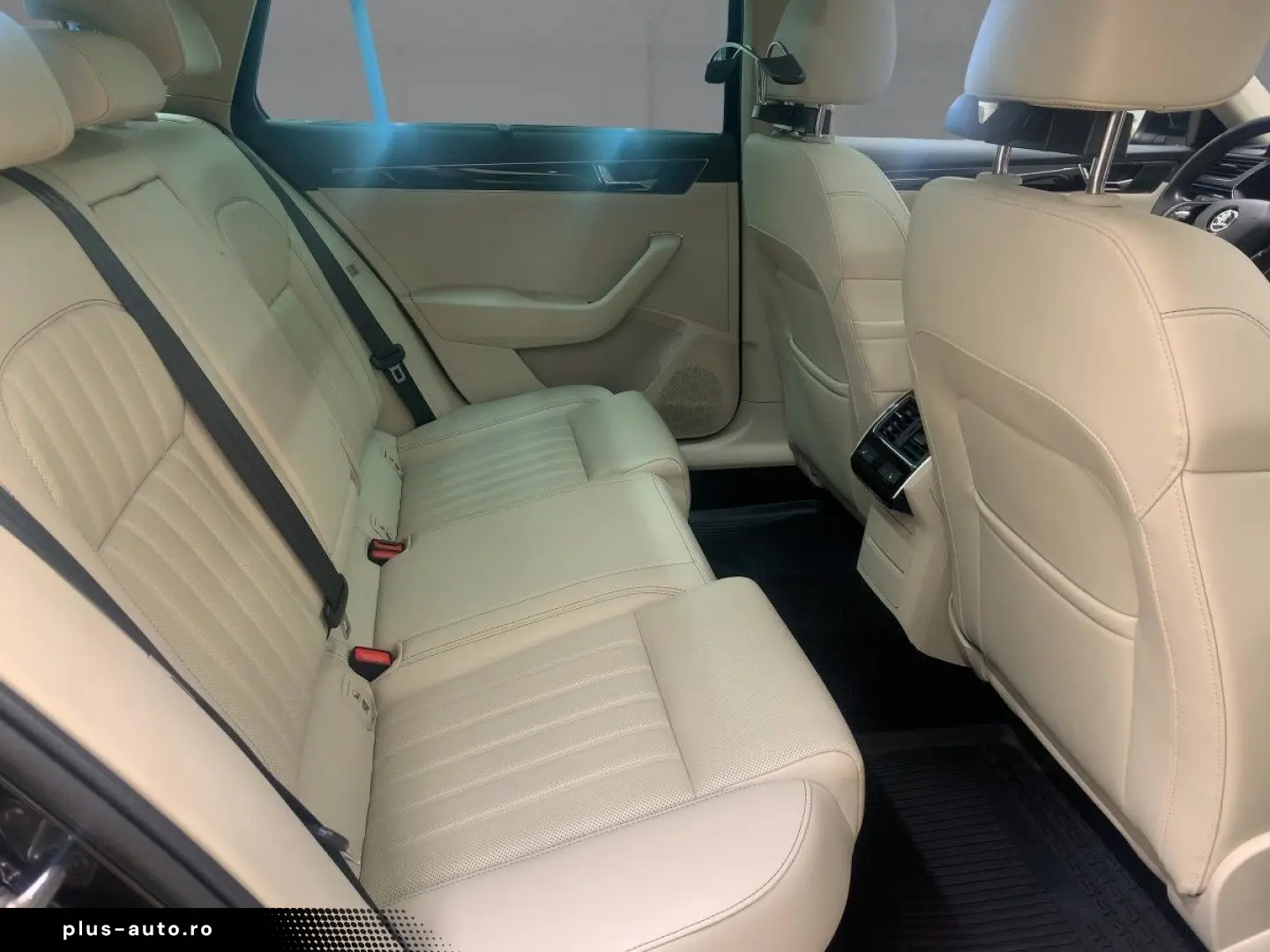 SKODA Superb Combi 2.0 TDI DSG L&K LED NAV ACC RFK AHK