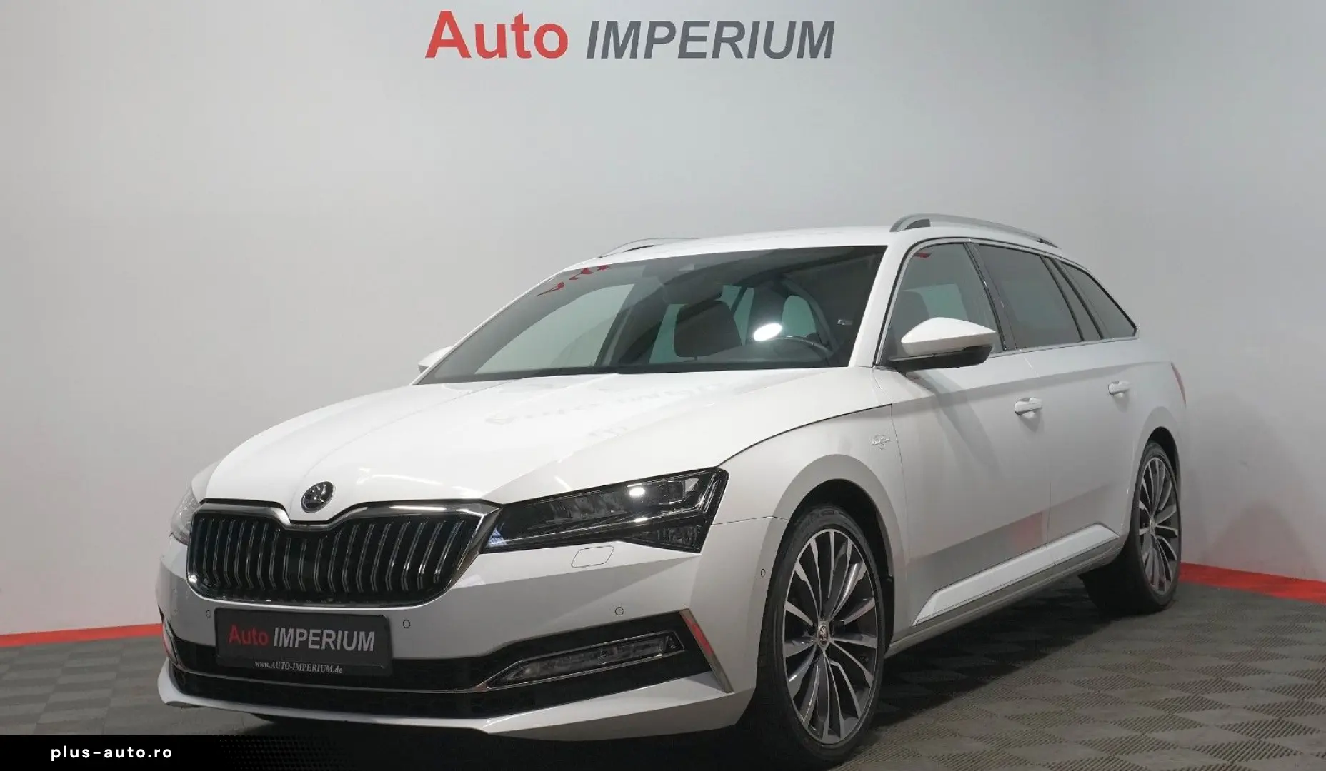 SKODA Superb Combi L&K 4x4 2.0 TSI ACC STDHZ MATRIX