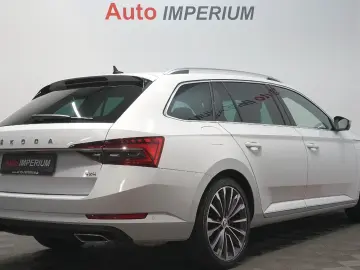 SKODA Superb Combi L&K 4x4 2.0 TSI ACC STDHZ MATRIX