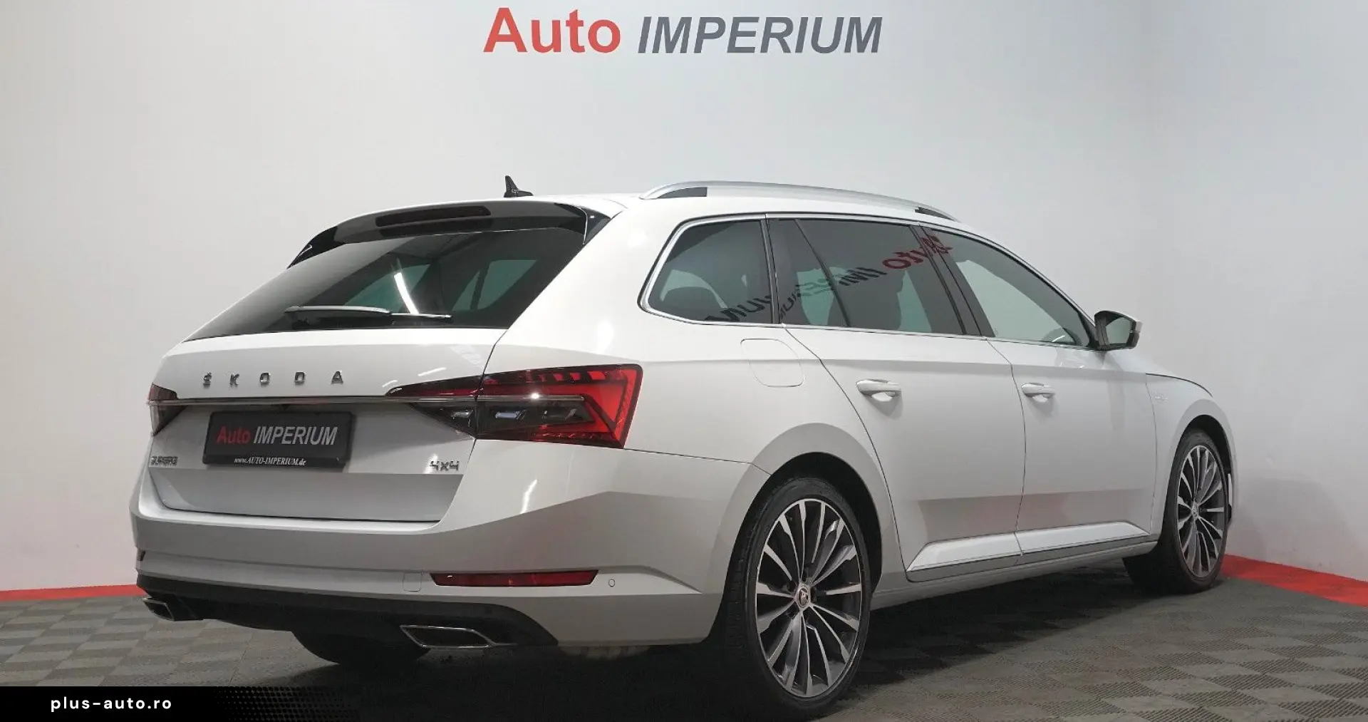 SKODA Superb Combi L&K 4x4 2.0 TSI ACC STDHZ MATRIX