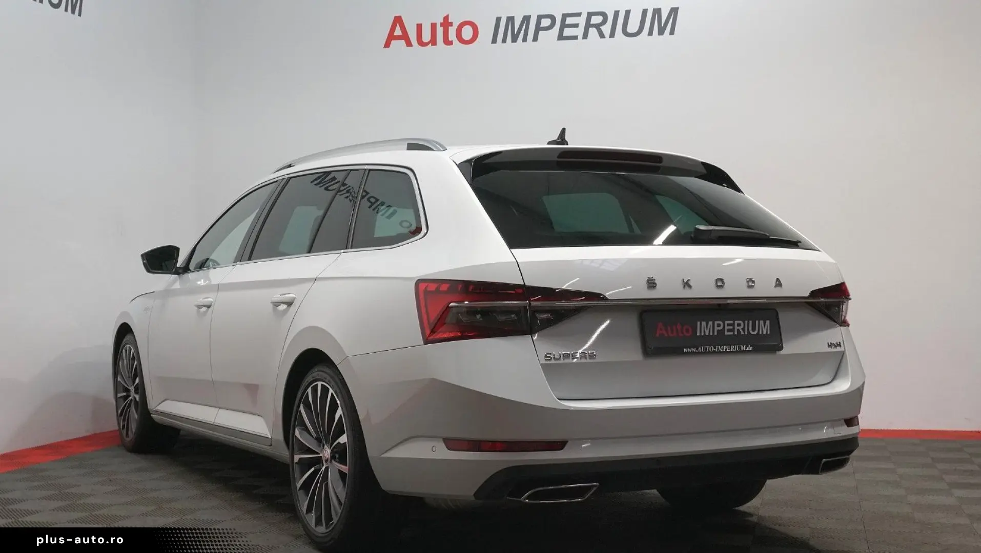 SKODA Superb Combi L&K 4x4 2.0 TSI ACC STDHZ MATRIX