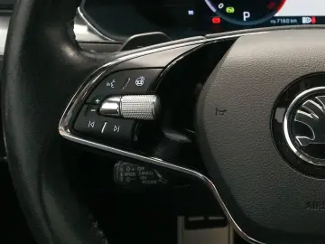 SKODA Superb Combi L&K 4x4 2.0 TSI ACC STDHZ MATRIX