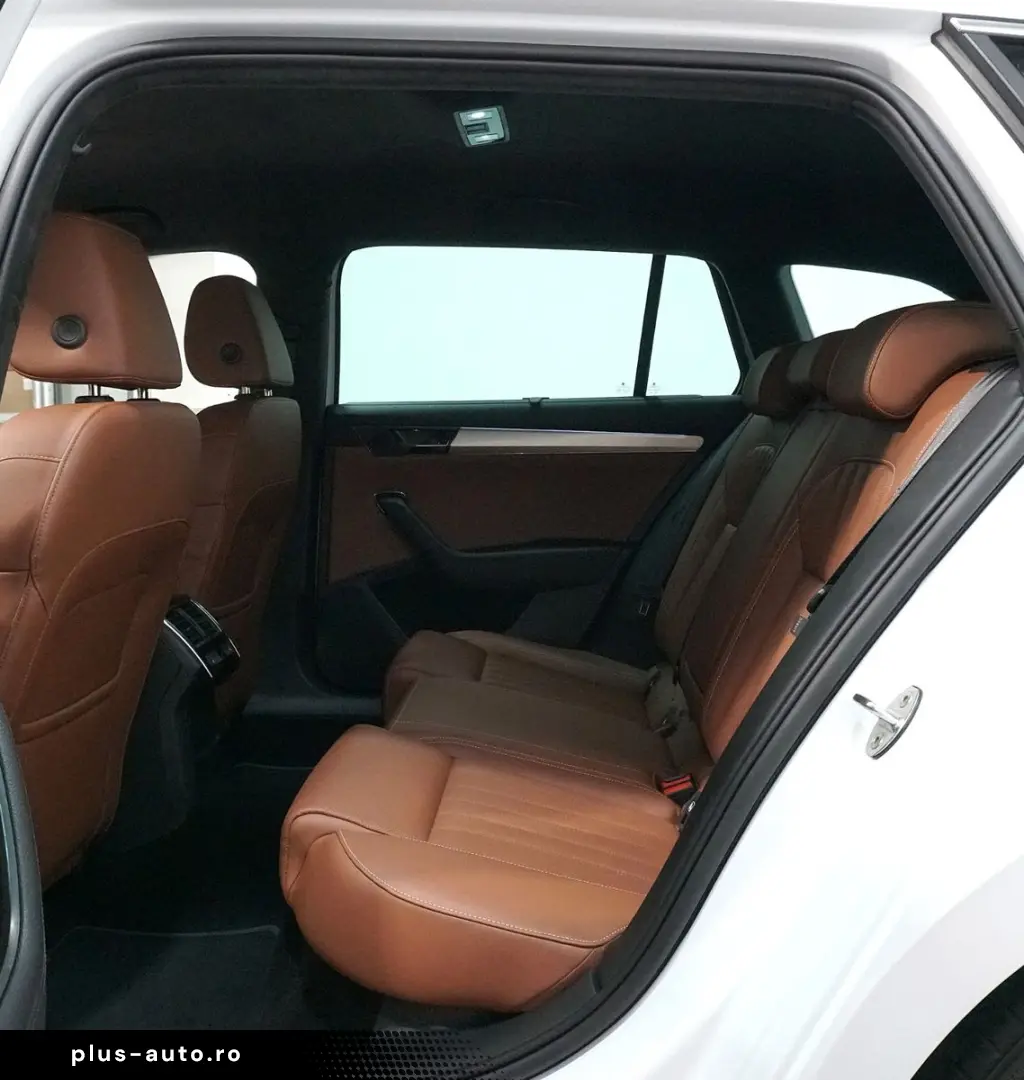 SKODA Superb Combi L&K 4x4 2.0 TSI ACC STDHZ MATRIX