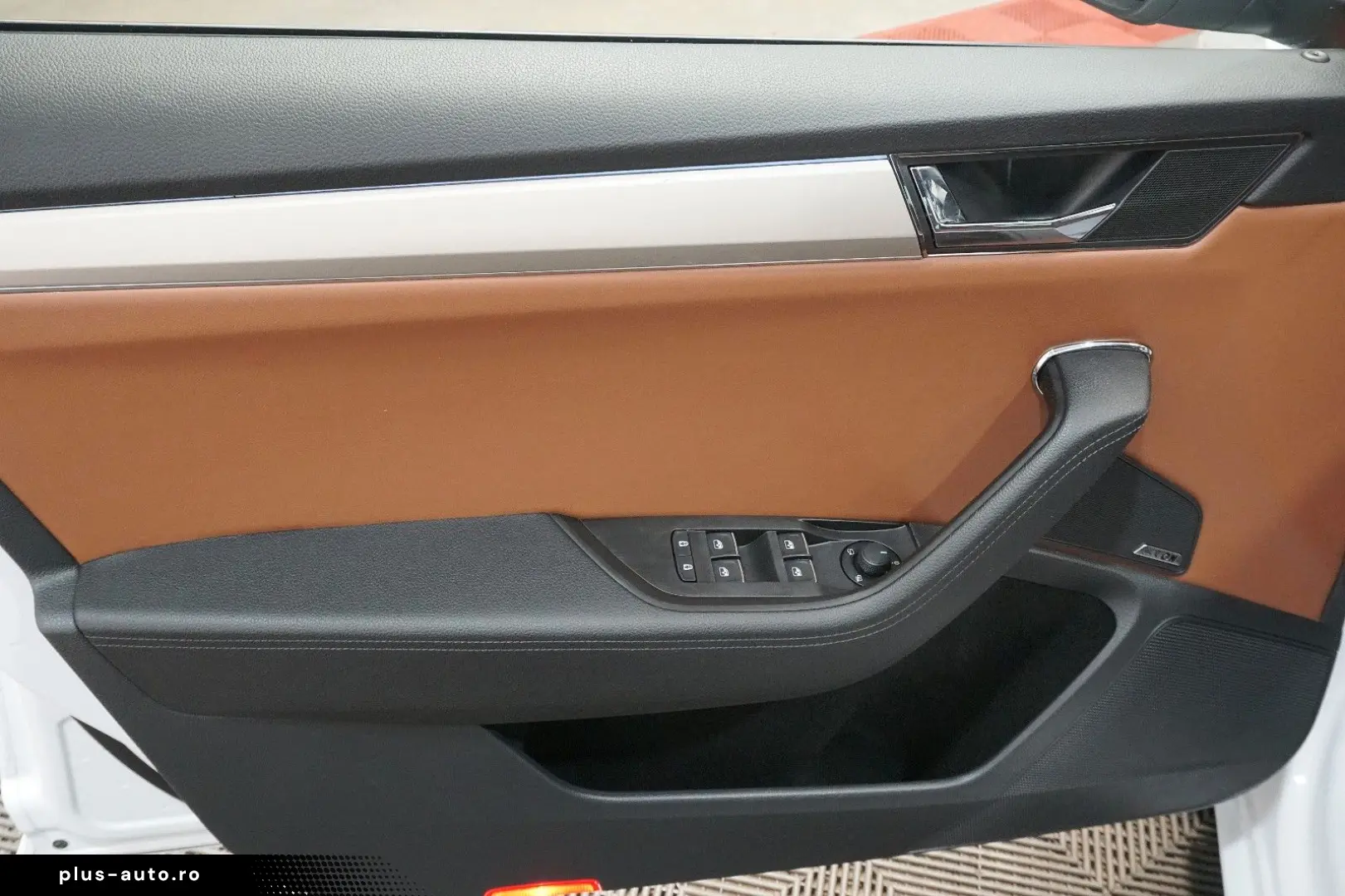 SKODA Superb Combi L&K 4x4 2.0 TSI ACC STDHZ MATRIX