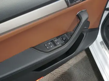 SKODA Superb Combi L&K 4x4 2.0 TSI ACC STDHZ MATRIX