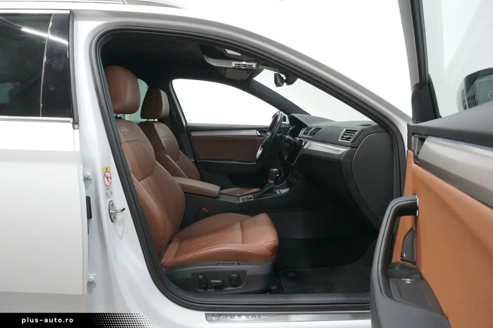 SKODA Superb Combi L&K 4x4 2.0 TSI ACC STDHZ MATRIX