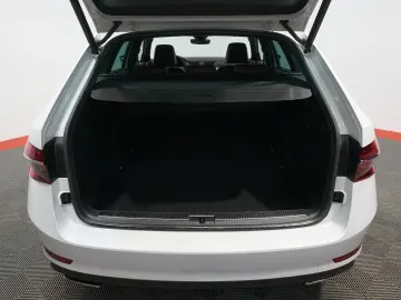 SKODA Superb Combi L&K 4x4 2.0 TSI ACC STDHZ MATRIX
