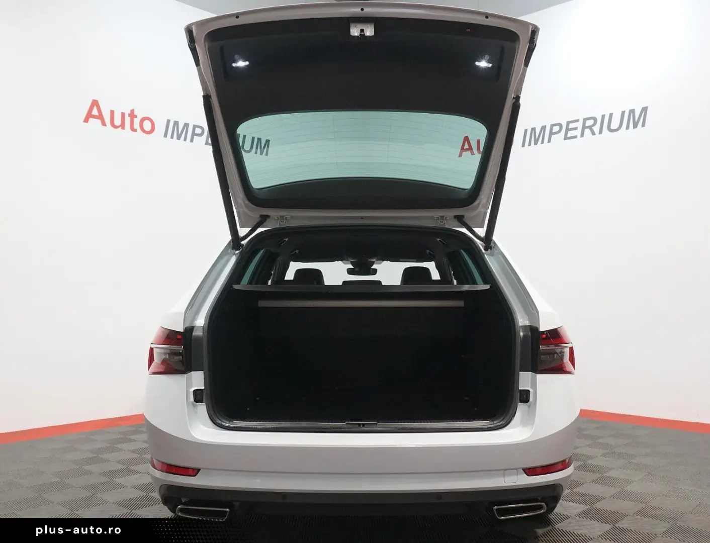 SKODA Superb Combi L&K 4x4 2.0 TSI ACC STDHZ MATRIX