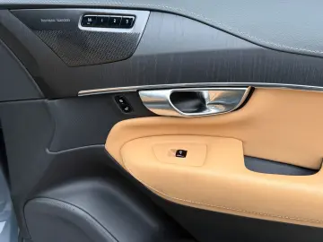 VOLVO XC 90 XC90 Plus Dark Recharge Plug-In Hybrid AWD