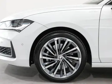 SKODA Superb Combi 2.0 TSI 4x4 DSG L&K AHK 360  Matrix