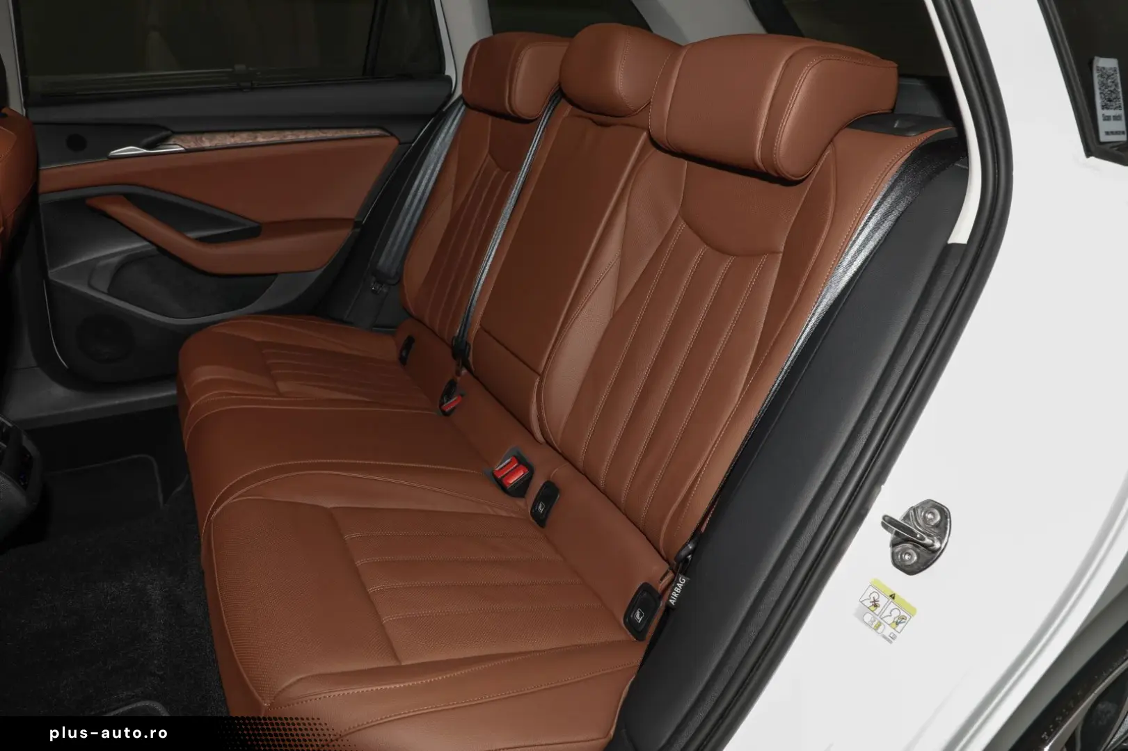 SKODA Superb Combi 2.0 TSI 4x4 DSG L&K AHK 360  Matrix